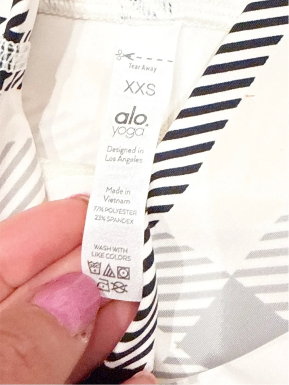 Alo High-Waist Airlift Magnified Plaid Legging Ivory Black Tartan Hi-Rise Tight
